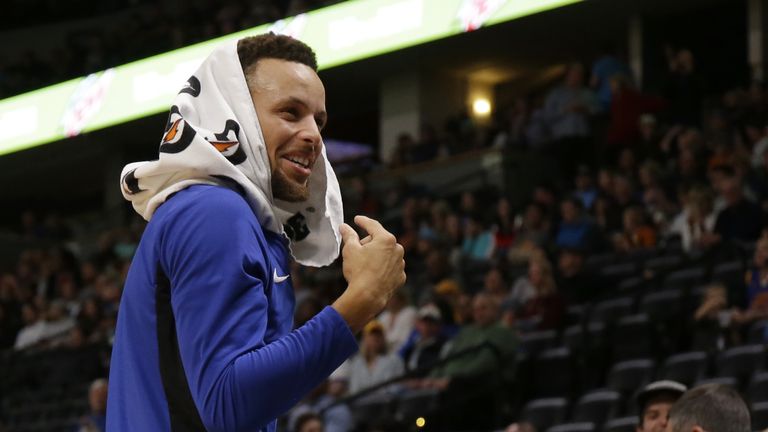 Ob Basketball oder Fußball - Steph Curry kann alles.