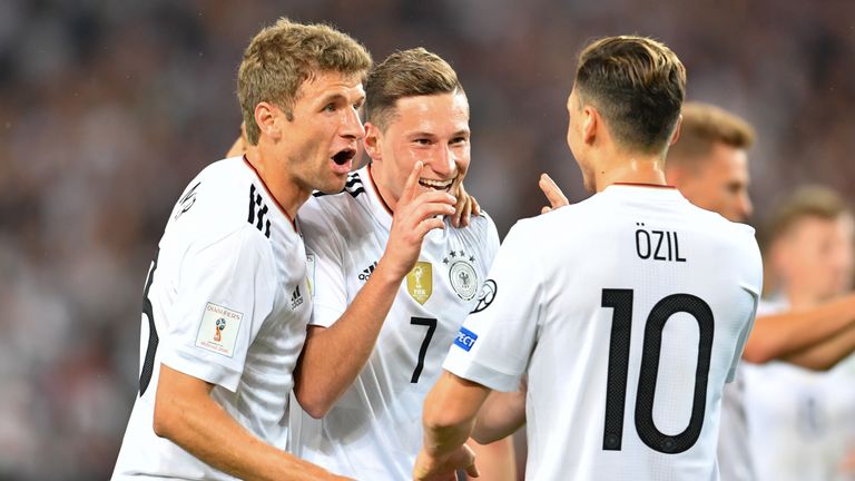Weltmeister Deutschland bleibt auch in der neuen Rangliste des Weltverbandes FIFA die Nummer 1.
