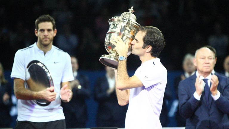 Roger Federer gewinnt das Turnier in Basel gegen Juan Martin Del Potro.