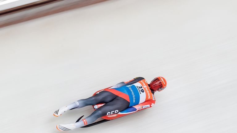 Felix Loch rast in Igls am Ende noch auf den dritten Platz.
