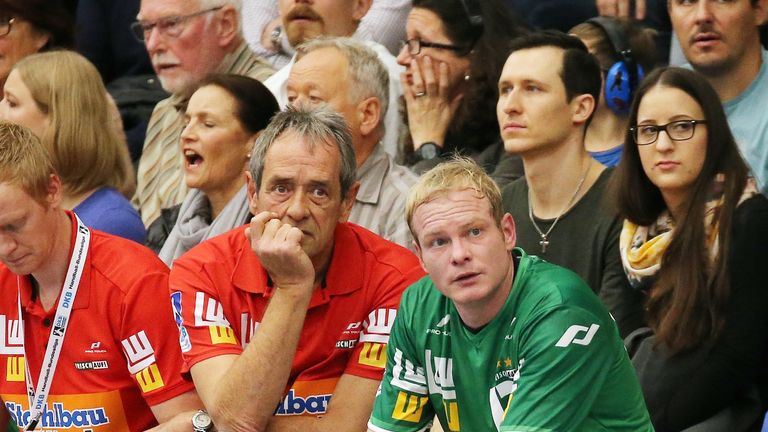 Frisch Auf Göppingen mit Trainer Rolf Brack kommen im Hinspiel gegen OIF Arendal nicht über ein Remis hinaus.