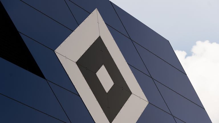 Beim HSV scheiden mindestens drei Aufsichtsratsmitglieder. Die Suche nach neuen Kandidaten gestaltet sich schwierig.