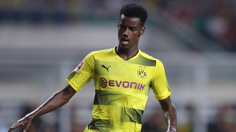 13. Alexander Isak (Borussia Dortmund) - Alter beim Einsatz: 17 Jahre 11 Monate 27 Tage