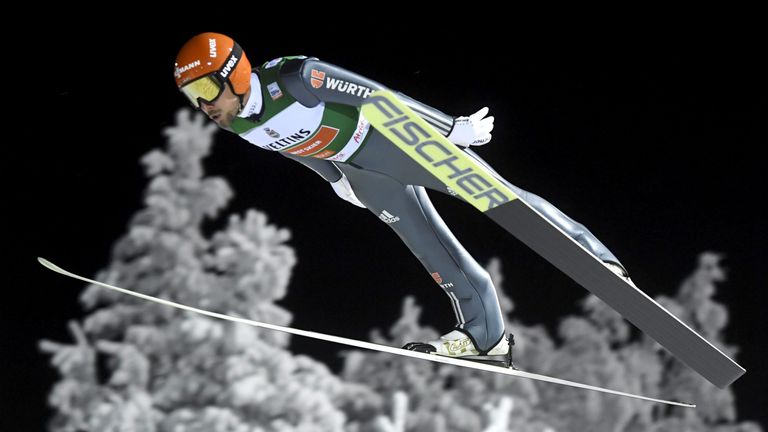 Johannes Rydzek fliegt auch im zweiten Anlauf an einem Sieg vorbei.