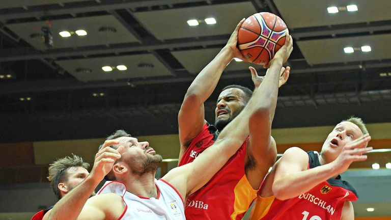 Johannes Thiemann (M.) ist mit 17 Punkten der Topscorer im deutschen Team.
