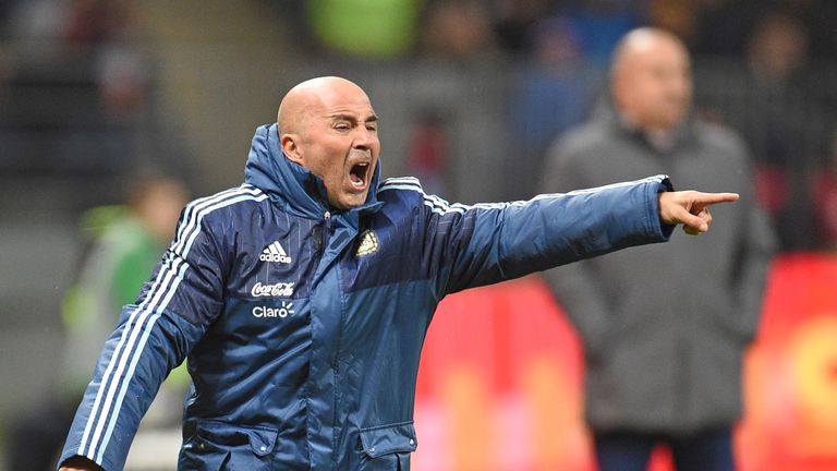 Für Argentiniens Nationaltrainer Jorge Sampaoli gehört Titelverteidiger Deutschland nicht zu den WM-Favoriten in Russland.