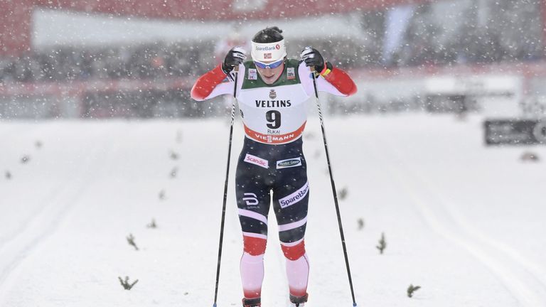 Marit Björgen holt im finnischen Kuusamo ihren 111. Sieg im Langlauf-Weltcup.