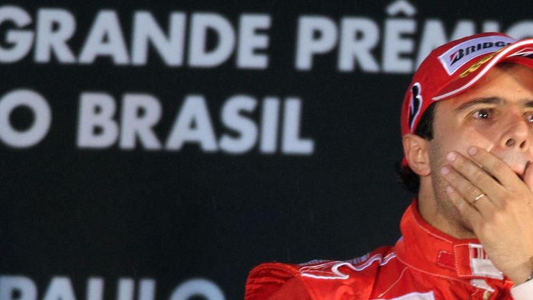 Massa gewinnt zwar das Rennen in seiner Heimat, kann sich aber nach dem verpassten WM-Titel nicht richtig darüber freuen. 