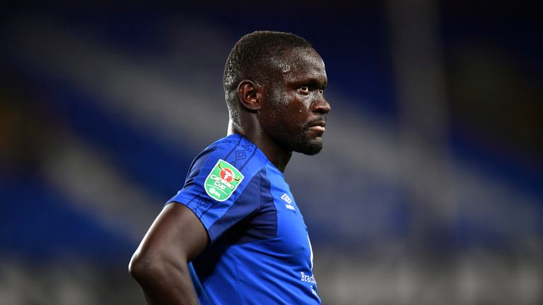 Oumar Niasse droht eine Zwei-Spiele-Sperre wegen einer Schwalbe.