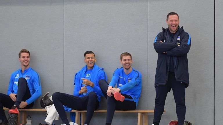 Degen statt Fußball: 'Abwechslung im Training ist immer wichtig', sagt Dardai. (Quelle: herthabsc.de)