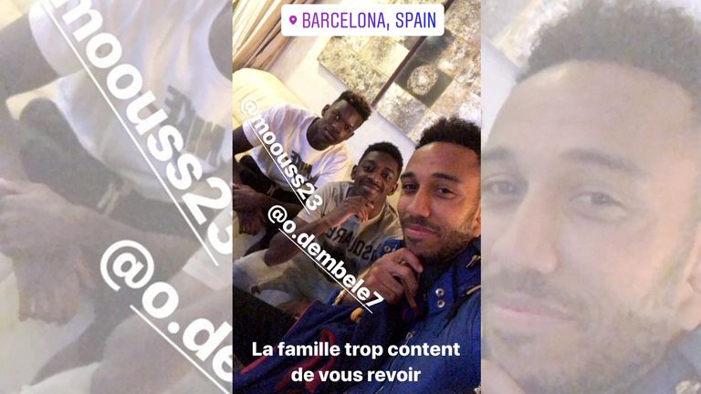 Ein Treffen alter Bekannter: Pierre-Emerick Aubameyang nutzt die freie Zeit für einen Besuch bei seinem ehemaligen Kollegen Ousmane Dembele in Barcelona. (Quelle: instagram.com/aubameyang97)