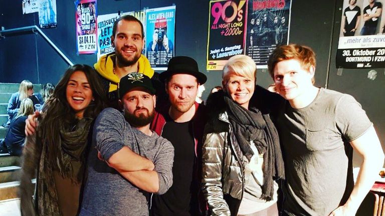 Zu Besuch in Deutschland: Pierre-Michel Lasogga auf dem Konzert von Johannes Oerding.
 (Quelle:twitter.com/Lasogga10)