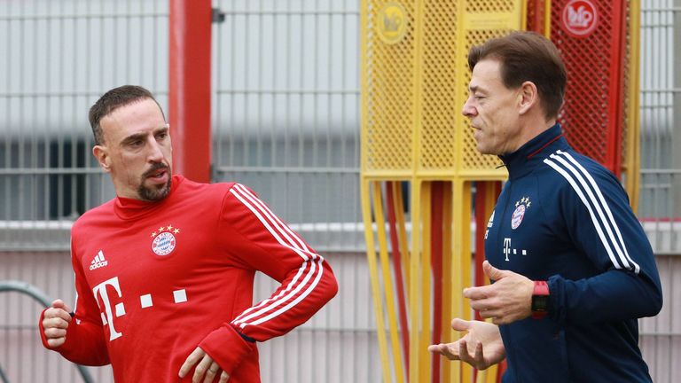 Franck Ribery (l.) kann beim FC Bayern wieder leichte Übungen absolvieren.