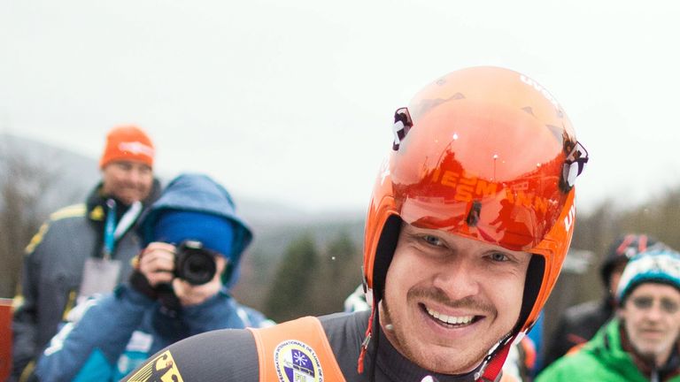 Felix Loch rodelt in Winterberg auf den zweiten Rang. 