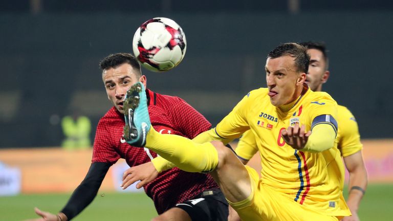 Ohne Coach Daum besser dran: Rumänien bleibt auch gegen die Türkei ungeschlagen.