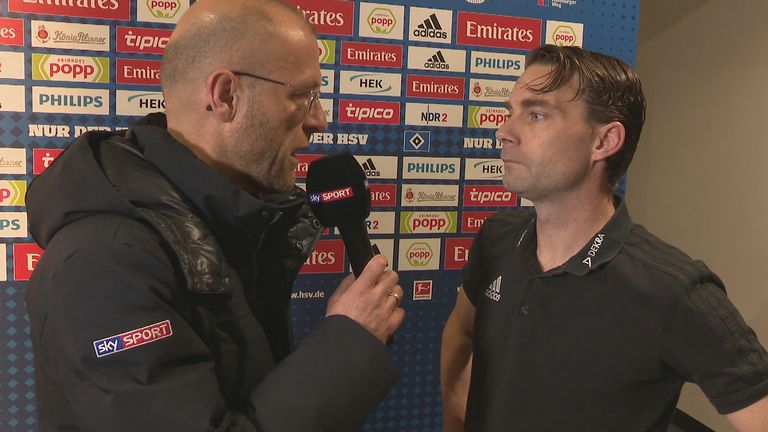 Schiedsrichter Guido Winkmann räumt bei Sky Reporter Patrick Wasserziehr Fehler ein.