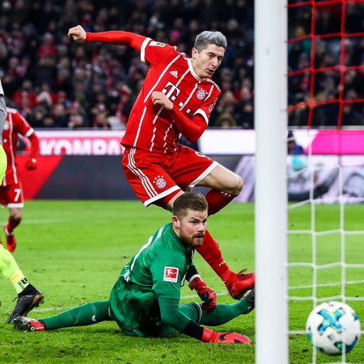 VIDEO: Lewandowski und Starke sichern Bayern den Sieg