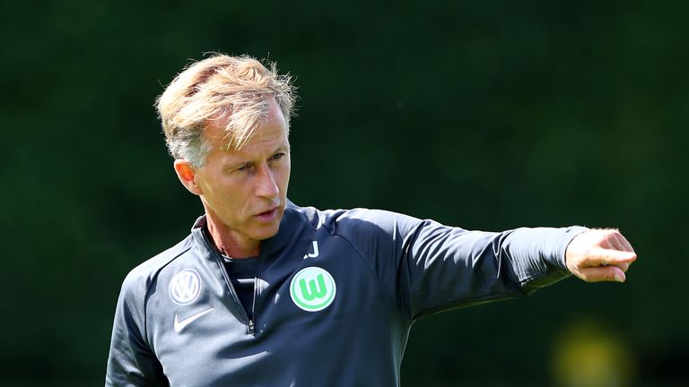 27.2.2017 - FUSSBALL: Andries Jonker wird beim kriselnden VfL Wolfsburg Nachfolger von Valerien Ismael und soll den VfL vor dem Abstieg aus der Bundesliga retten. Der Ex-Assistent von Louis van Gaal beim FC Bayern erhält einen Vertrag bis 2018.