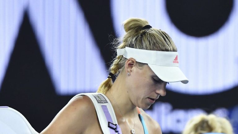 22.1.2017 - TENNIS: Titelverteidigerin Angelique Kerber scheidet bei den Australian Open  bereits im Achtelfinale aus. Kerber unterliegt Coco Vandeweghe 2:6, 3:6. Es ist das früheste Scheitern einer Titelverteidigerin in Melbourne seit zehn Jahren.