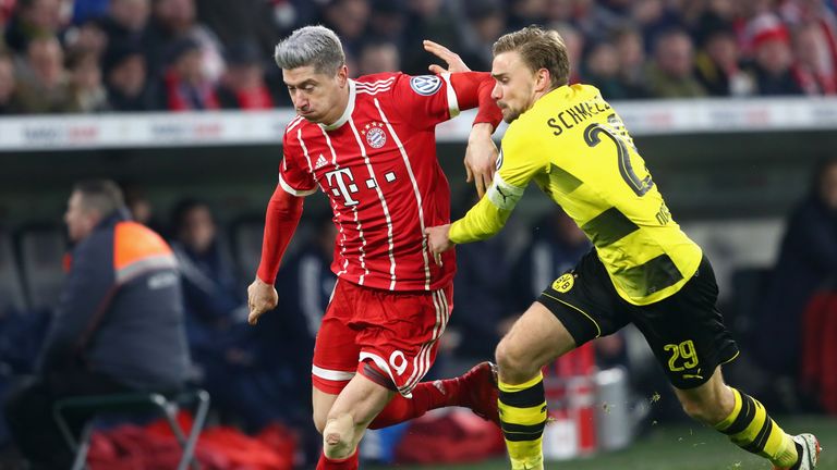 Robert Lewandowski behält mit Bayern gegen Borussia Dortmund und Kapitän Marcel Schmelzer die Oberhand.