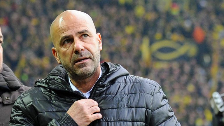 BVB-Trainer Peter Bosz ist seit sechs Ligaspielen ohne Sieg.