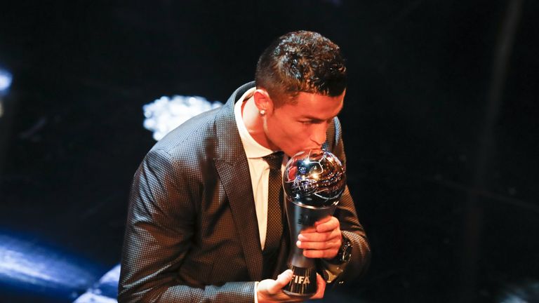 9.1.2017 - FUSSBALL: Cristiano Ronaldo wird zum vierten Mal zum Weltfußballer des Jahres gewählt.