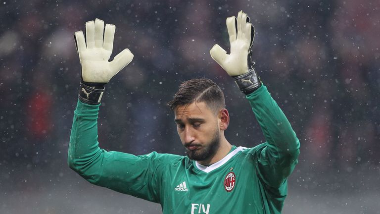 Gianluigi Donnarumma wird von den eigenen Fans beschimpft.