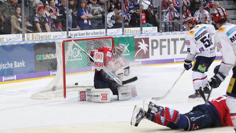 Die Eisbären Berlin gewinnen gegen die Adler Mannheim mit 4:1.