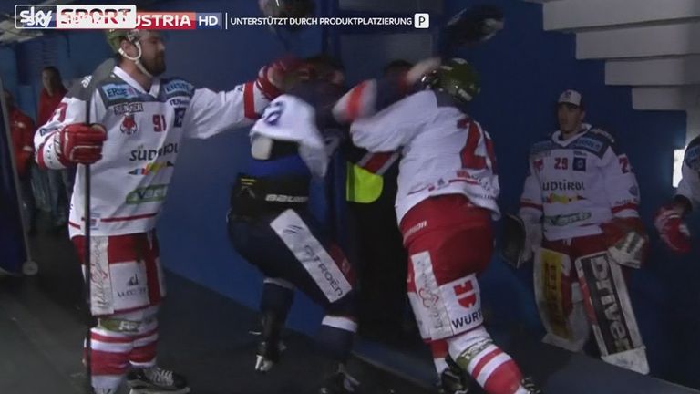 Wilde Szenen beim Eishockey.