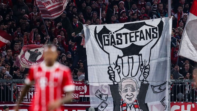 Kritik an Bayern-Präsident Uli Hoeneß aus dem eigenen Fan-Block.