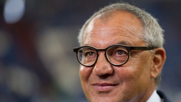Wohl einer der berühmtesten Wechsel: Nachdem der Umbruch auf Schalke nach hinten losging, kehrte Felix Magath nur zwei Tage nach seinem Rauswurf am 16. März 2011 bei den Knappen zum VfL Wolfsburg zurück. Mit den Wölfen hatte er 2009 die deutsche Meisterschaft geholt. 