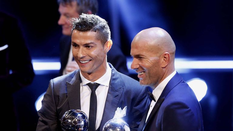 23.10.2017 FIFA's The Best Men's Player: Zum zweiten Mal in Folge gewinnt der Portugiese die Auszeichung der Fifa zum besten männlichen Spieler der Welt.