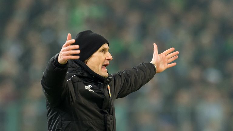 Heiko Herrlich rückt beim Pokalspiel seiner Werkself gegen Gladbach in den Fokus.