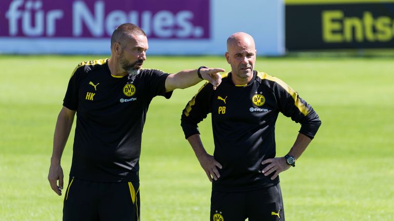 Hendrie Krüzen (l.) im Gespräch mit Peter Bosz.