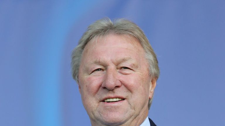 Horst Hrubesch (66): Er war von 2000 bis 2016 als Jugendtrainer beim DFB tätig. 2016 holte er mit der U21 die Silbermedaille bei den Olympischen Spielen in Rio und beendete danach seine Trainerlaufbahn. Seit Anfang des Jahres ist er DFB-Sportdirektor.