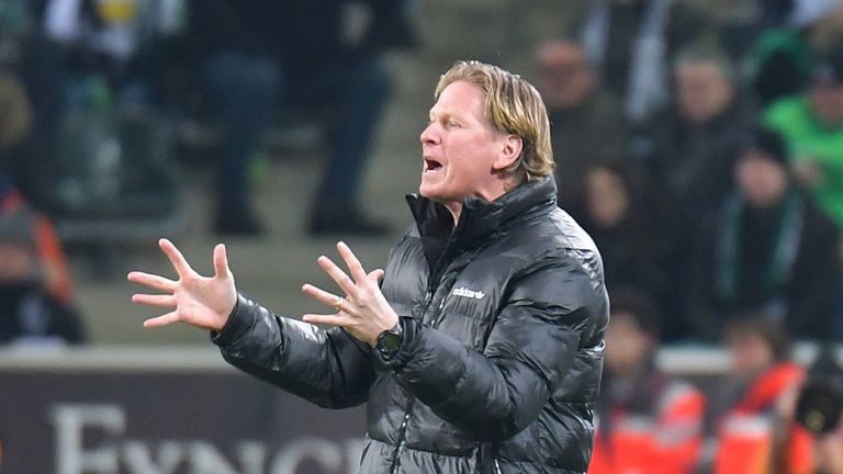 Nach der bereits zehnten Saisonpleite schlägt HSV-Coach Markus Gisdol Alarm. 