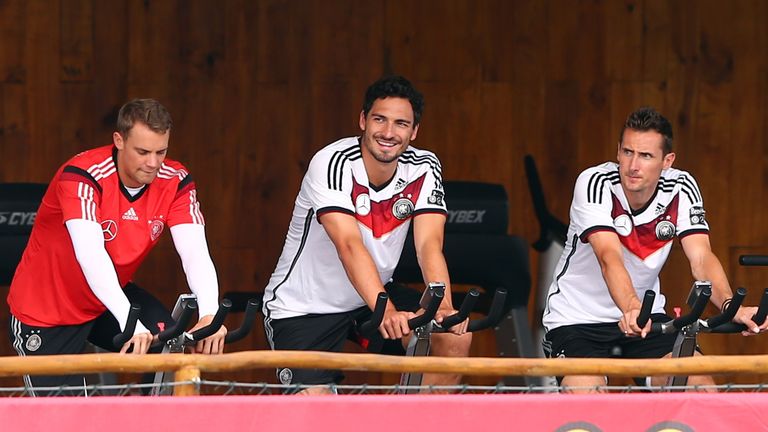 Manuel Neuer und Mats Hummels schwitzten im Jahr 2014 im Campo Bahia.