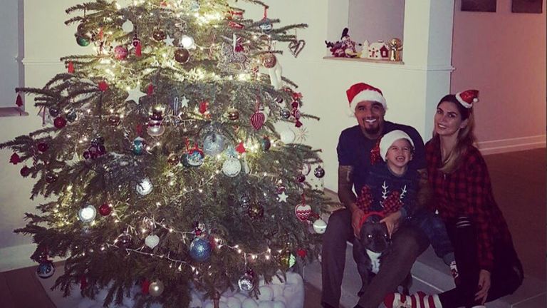 Weihnachtsmützen-Alarm bei Kevin-Prince Boateng, seiner Frau Melissa Satta und ihrem gemeinsamen Sohn. (Quelle: 