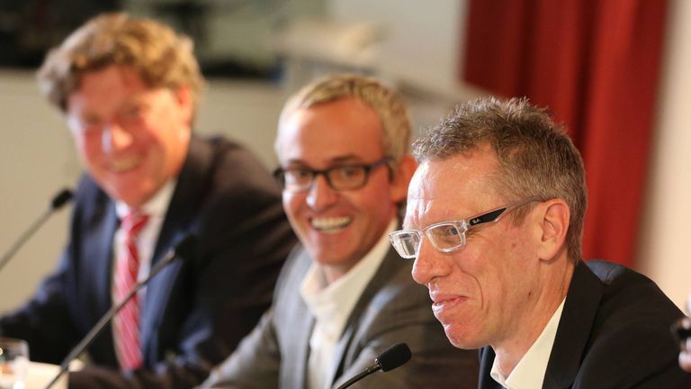 Am 14. 06.2013 wird Peter Stöger als neuer Trainer vorgestellt. Der Österreicher wurde für eine Ablöse von Austria Wien geholt, übernahm Köln in der zweiten Liga.