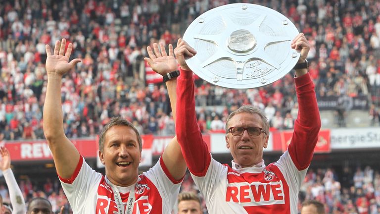 In der Debüt-Saison folgt der Aufstieg in die Bundesliga. Gemeinsam mit Co-Trainer Manfred Schmid feierte Stöger die Meisterschaft in Liga zwei am vorletzten Spieltag.