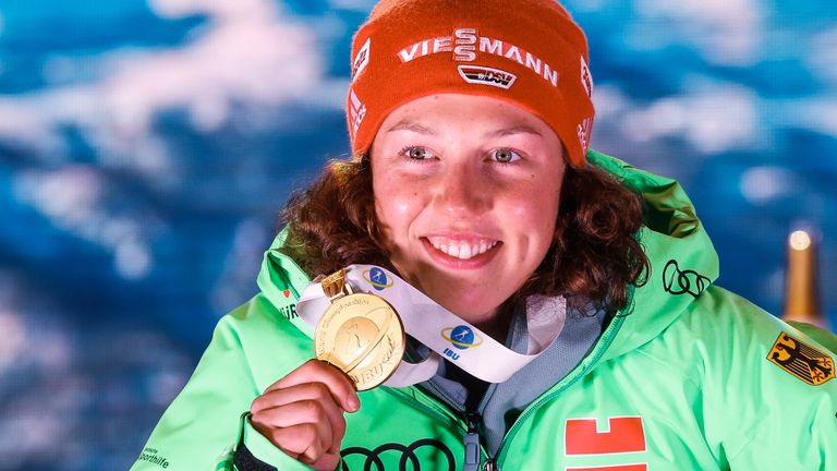 12.2.2017 - BIATHLON: Biathletin Laura Dahlmeier verteidigt erfolgreich ihren WM-Titel in der Verfolgung und gewinnt bei den Titelkämpfen in Hochfilzen nach dem Sieg mit der Mixedstaffel bereits ihre zweite Goldmedaille.