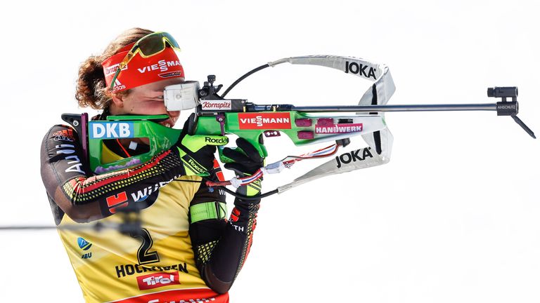 19.2.2017 - BIATHLON: Laura Dahlmeier stellt bei der WM in Hochfilzen mit dem Sieg im Massenstart einen Rekord auf. Dahlmeier ist nach dem Erfolg mit fünfmal Gold und einmal Silber die erfolgreichste Skijägerin bei einer einzelnen WM überhaupt.