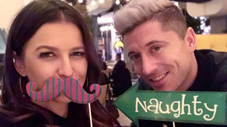 Bayern-Knipser Robert Lewandowski haben viel Spaß an den Feiertagen ... (Quelle: Instagram@annalewandowskahpba)