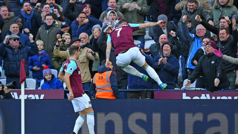 West Hams Marko Arnautovic (r.) erzielt gegen Chelsea seinen ersten Saisontreffer.