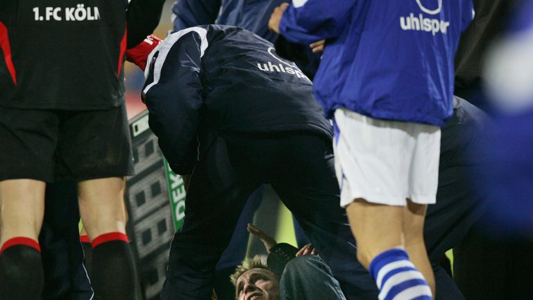 "Ich war damals selbst schockiert von mir", kommentierte Meier den Vorfall zehn Jahre später. Für keinen Skandal, aber großes Gelächter sorgte dagegen Louis van Gaal ...