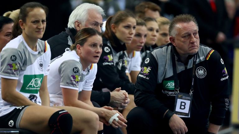 Michael Biegler fordert eine bessere Belohnung für seine Spielerinnen