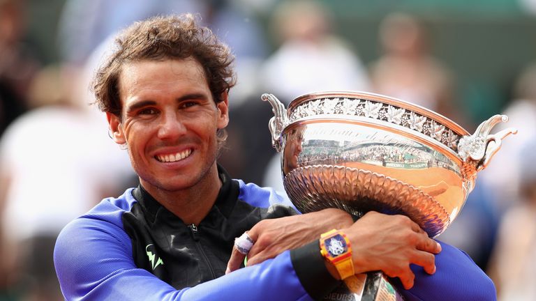 11.6.2017 - TENNIS: Rafael Nadal gewinnt zum zehnten Mal die French Open. Der Spanier bezwingt im Finale den Schweizer US-Open-Champion Stan Wawrinka in nur 2:05 Stunden mit 6:2, 6:3, 6:1 und bleibt im kompletten Turnier ohne Satzverlust.