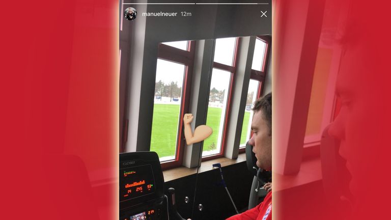 Während die Bayern-Kollegen ihre freien Tage in der Sonne verbringen, schuftet Manuel Neuer an der Säbener Straße für sein Comeback (Quelle: instragram.com/ManuelNeuer). Sky Sport zeigt die besten Urlaubsbilder der Sportstars.