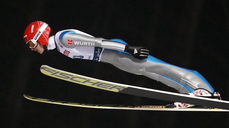 Richard Freitag liefert in der Qualifikation den besten deutschen Sprung.