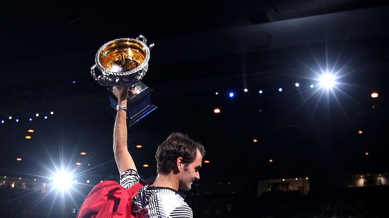 29.1.2017 - TENNIS: Roger Federer gewinnt die Australian Open und holt seinen 18. Grand-Slam-Titel. Er setzt sich im Finale von Melbourne in fünf Sätzen gegen Rafael Nadal durch. Für Federer ist es der erste Major-Triumph seit Juli 2012 in Wimbledon.